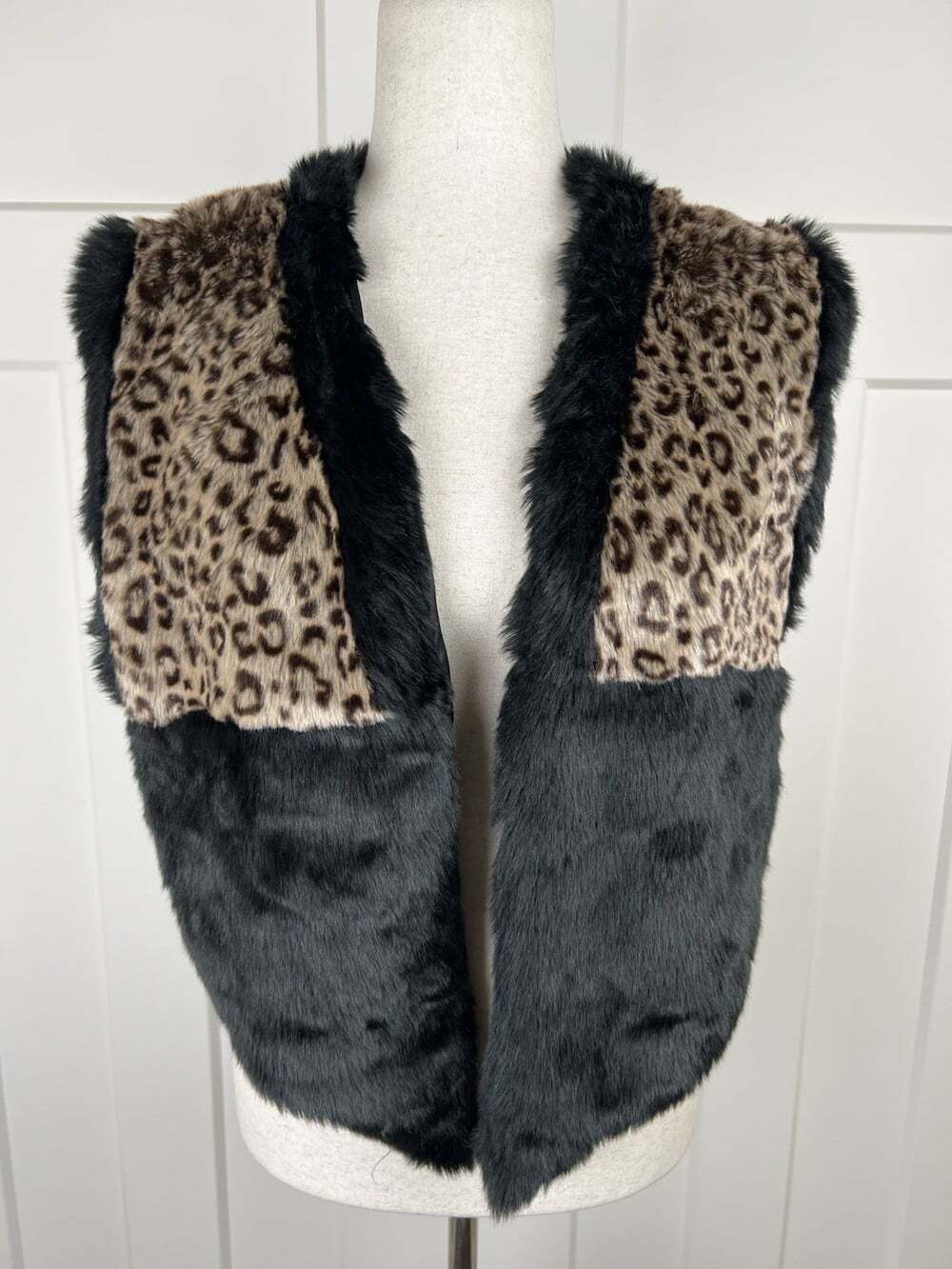 C.C Exclusives Faux Fur Vest S M Leopard Animal Print Cropped Black Brown Glam
